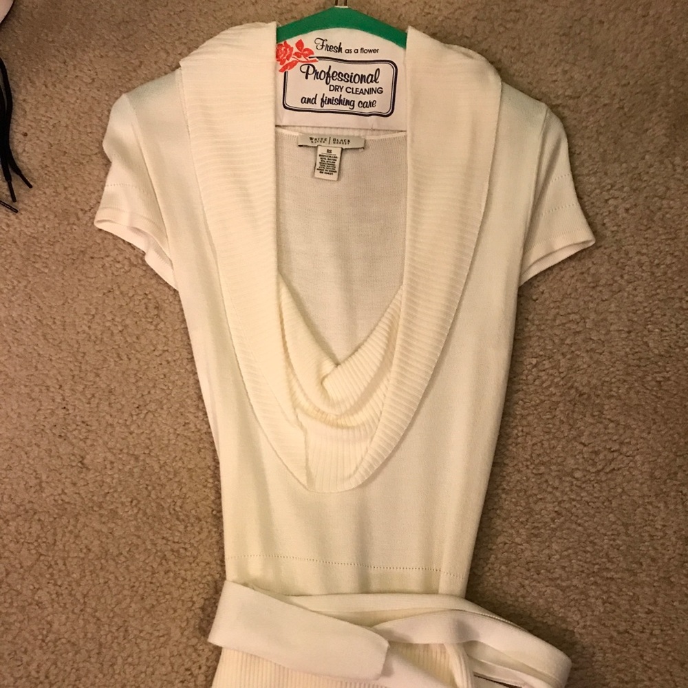 Short sleeve sweater top